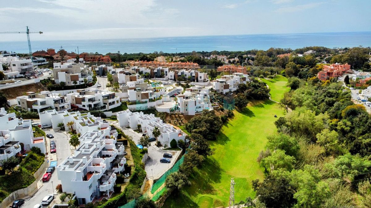 Town House for sale in Cabopino, Marbella East