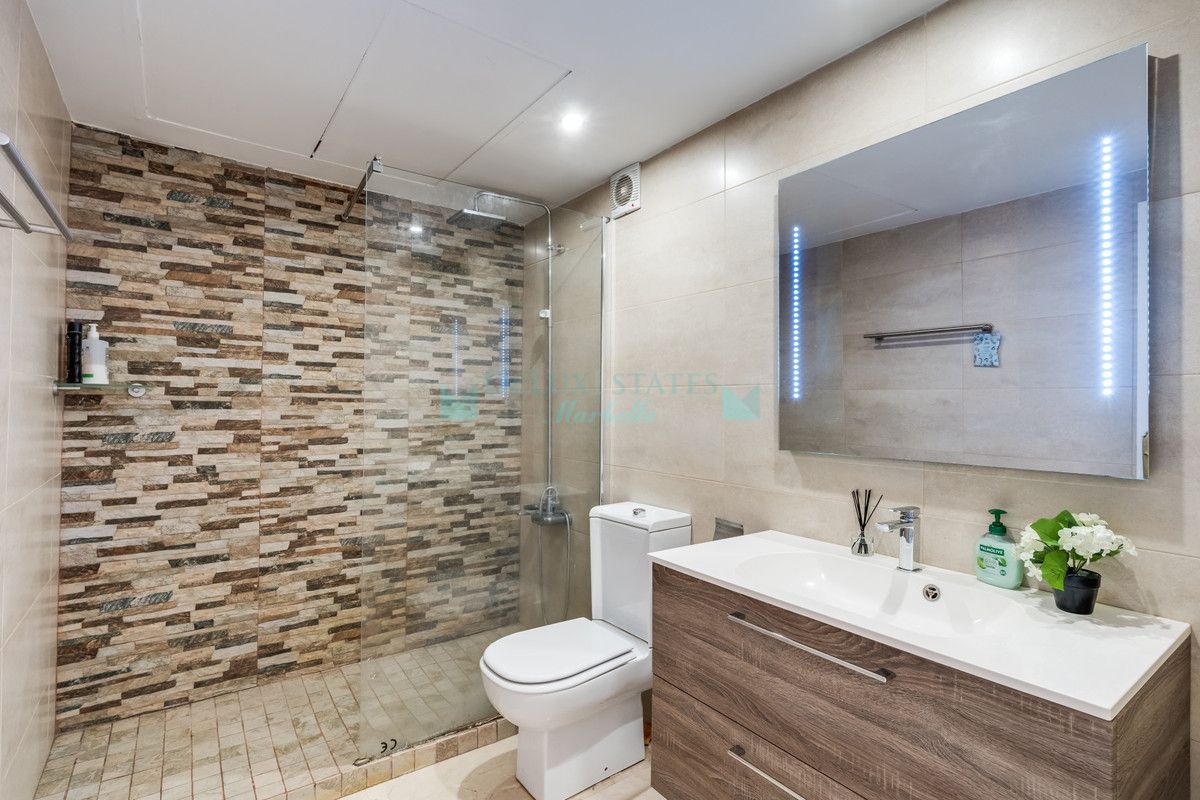 Apartamento en venta en La Quinta, Benahavis