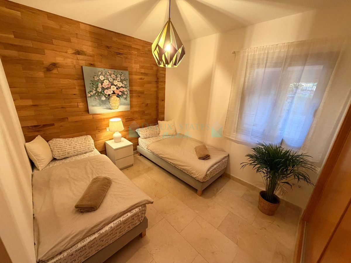 Ground Floor Apartment for sale in El Paraiso, Estepona