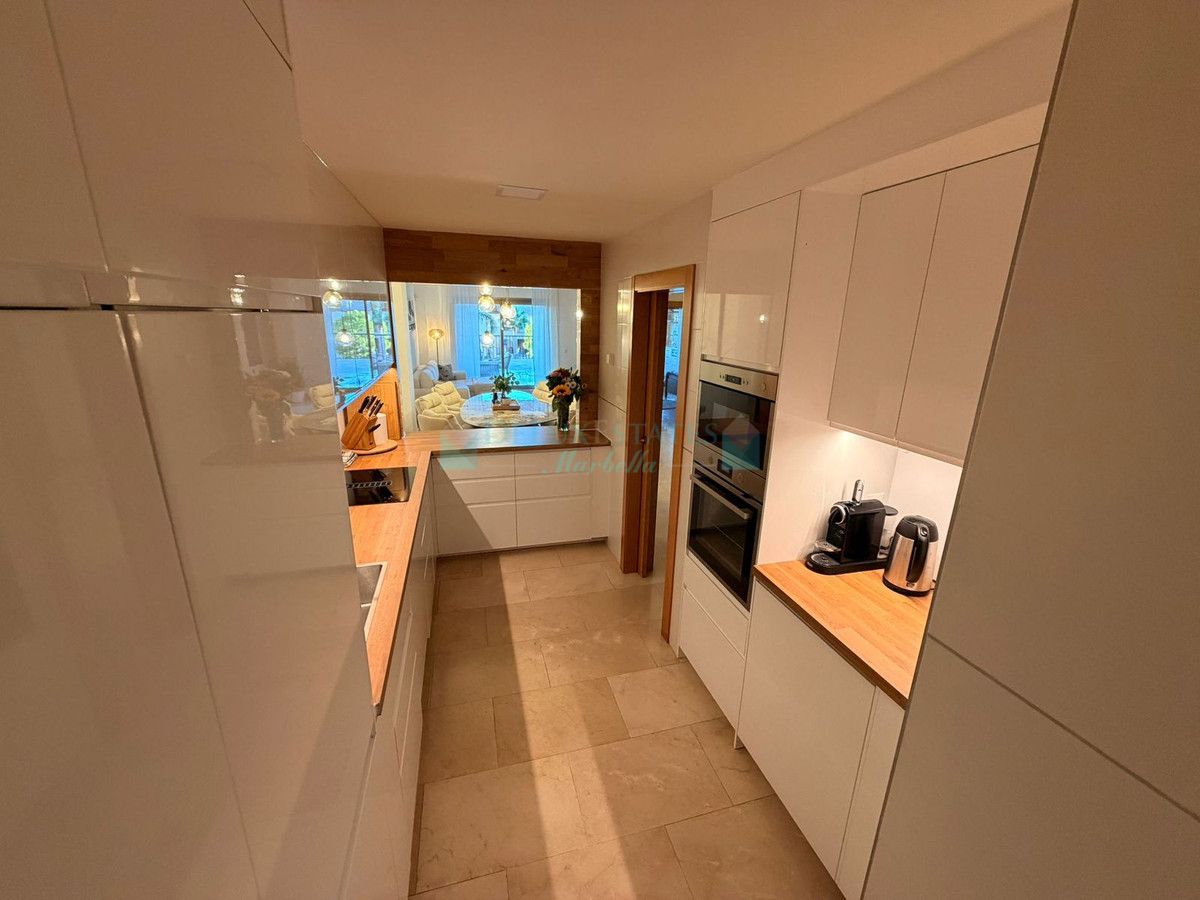 Ground Floor Apartment for sale in El Paraiso, Estepona