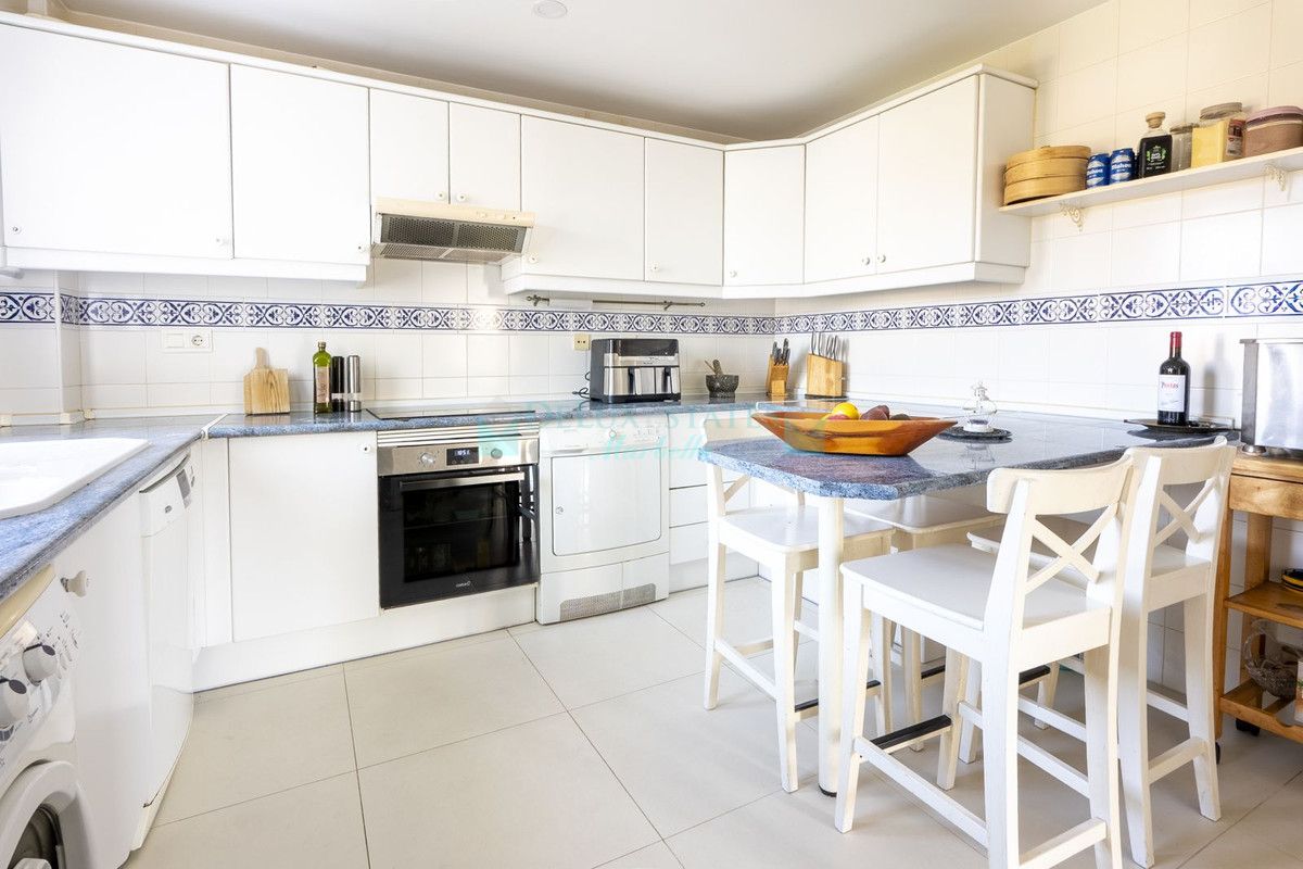 Penthouse for sale in Atalaya, Estepona