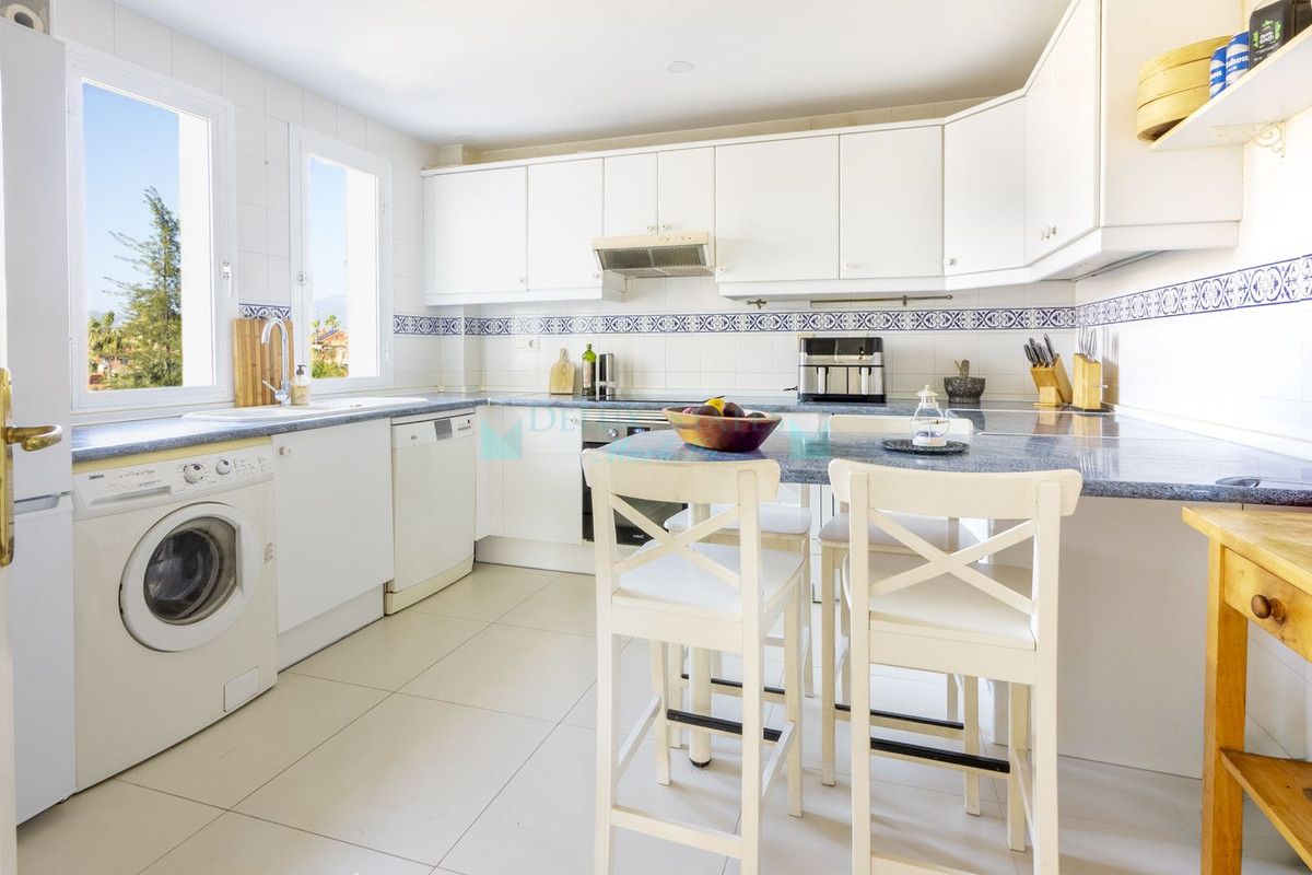 Penthouse for sale in Atalaya, Estepona