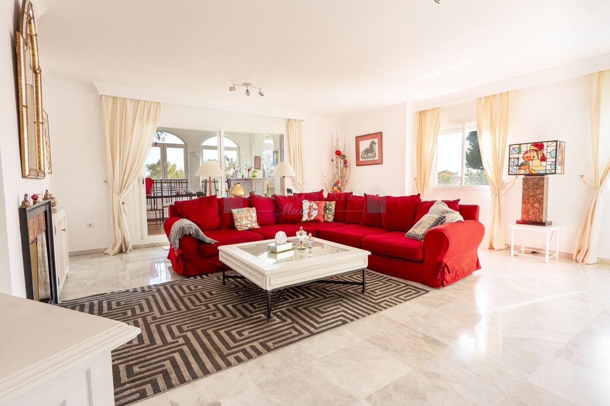 Penthouse for sale in Atalaya, Estepona