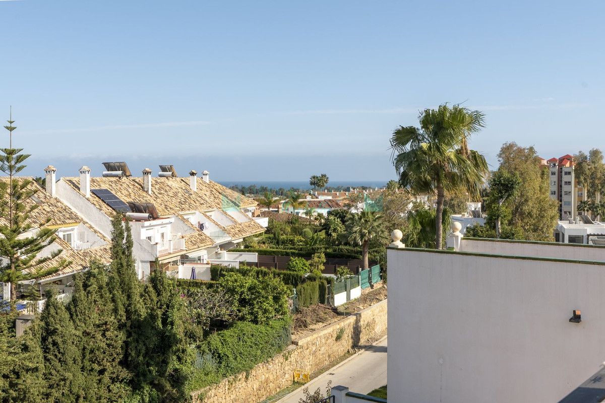 Penthouse for sale in Atalaya, Estepona
