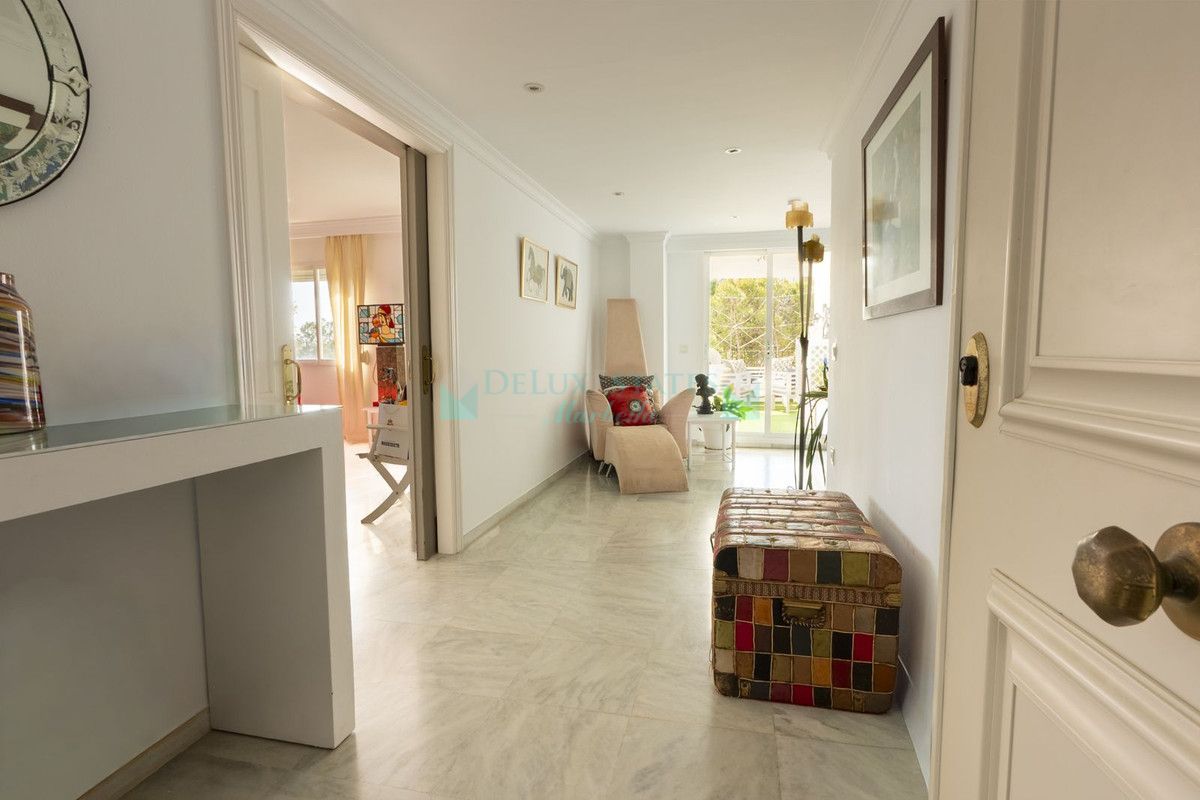 Penthouse for sale in Atalaya, Estepona