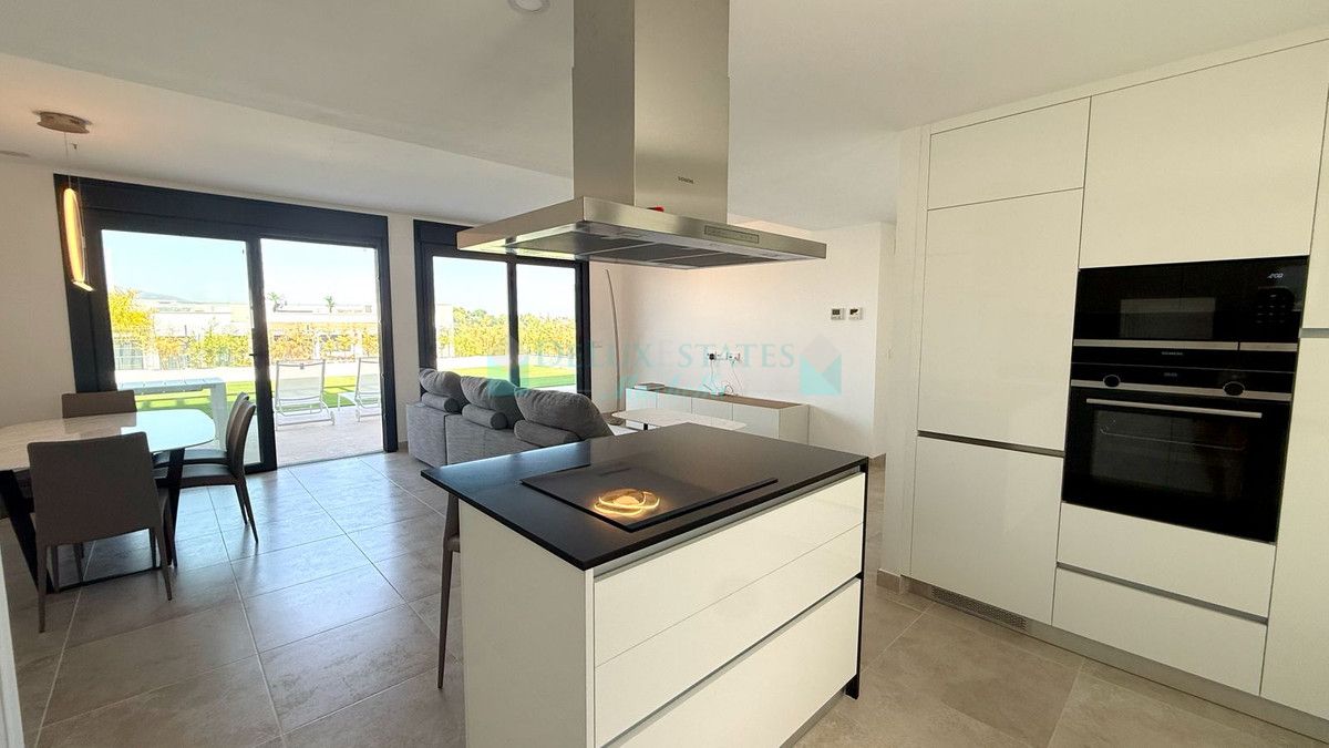Apartamento Planta Baja en alquiler en Atalaya, Estepona