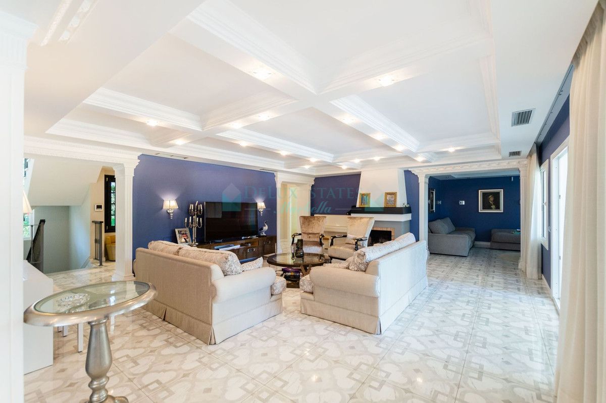 Villa for sale in Hacienda las Chapas, Marbella East