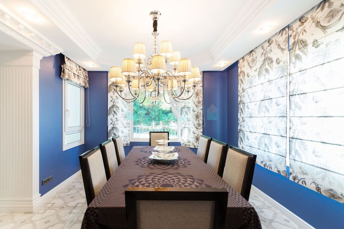 Villa for sale in Hacienda las Chapas, Marbella East