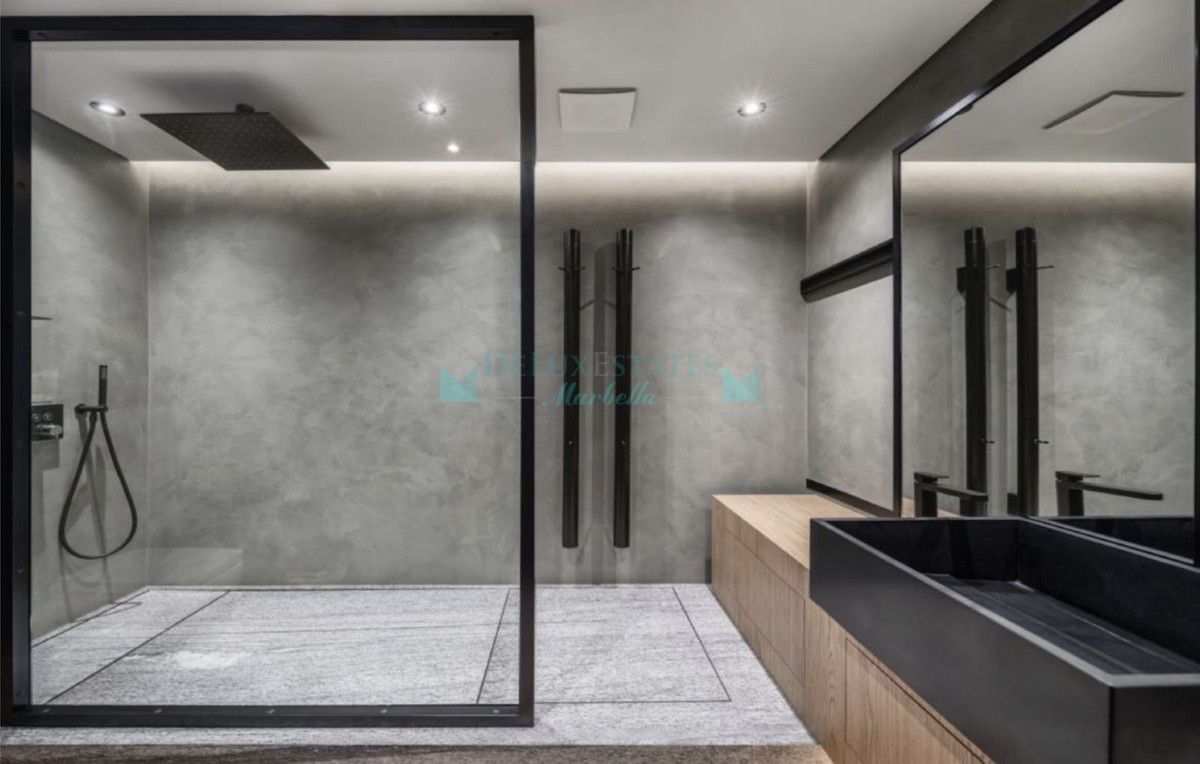 Villa for sale in Benahavis