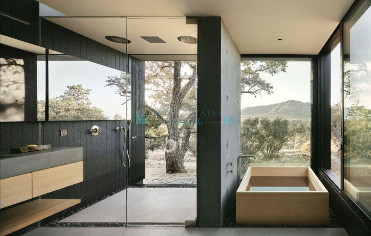 Villa for sale in Benahavis