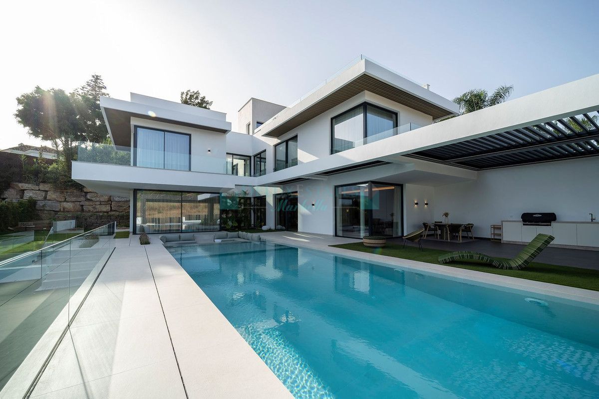 Villa en venta en El Paraiso, Estepona