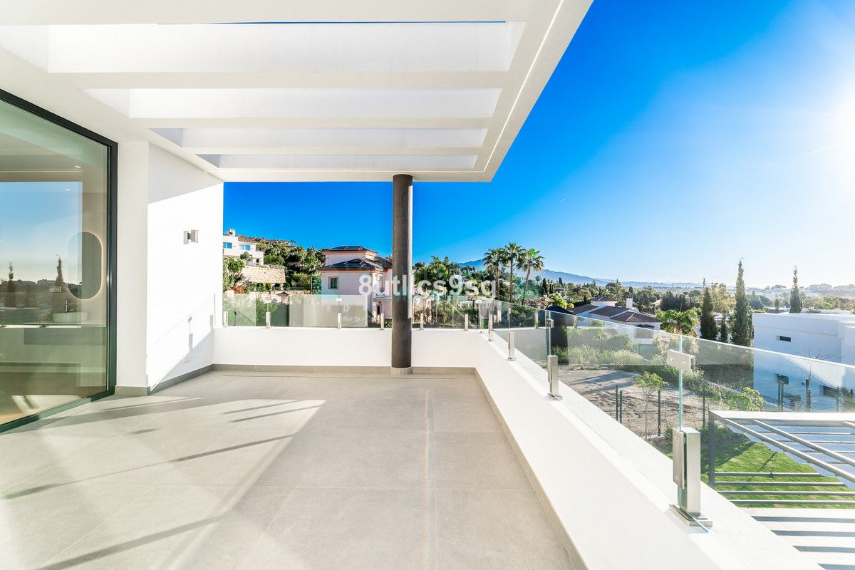 Villa for sale in Benahavis