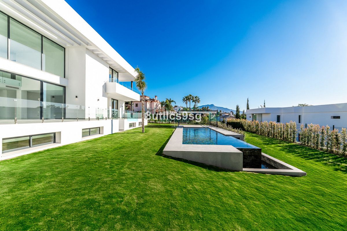 Villa for sale in Benahavis
