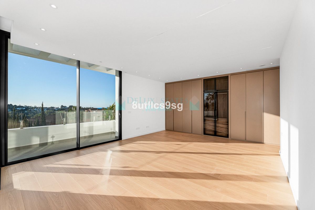 Villa for sale in Benahavis