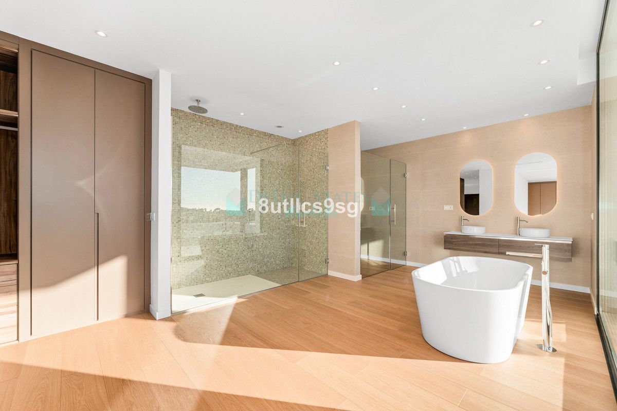 Villa for sale in Benahavis