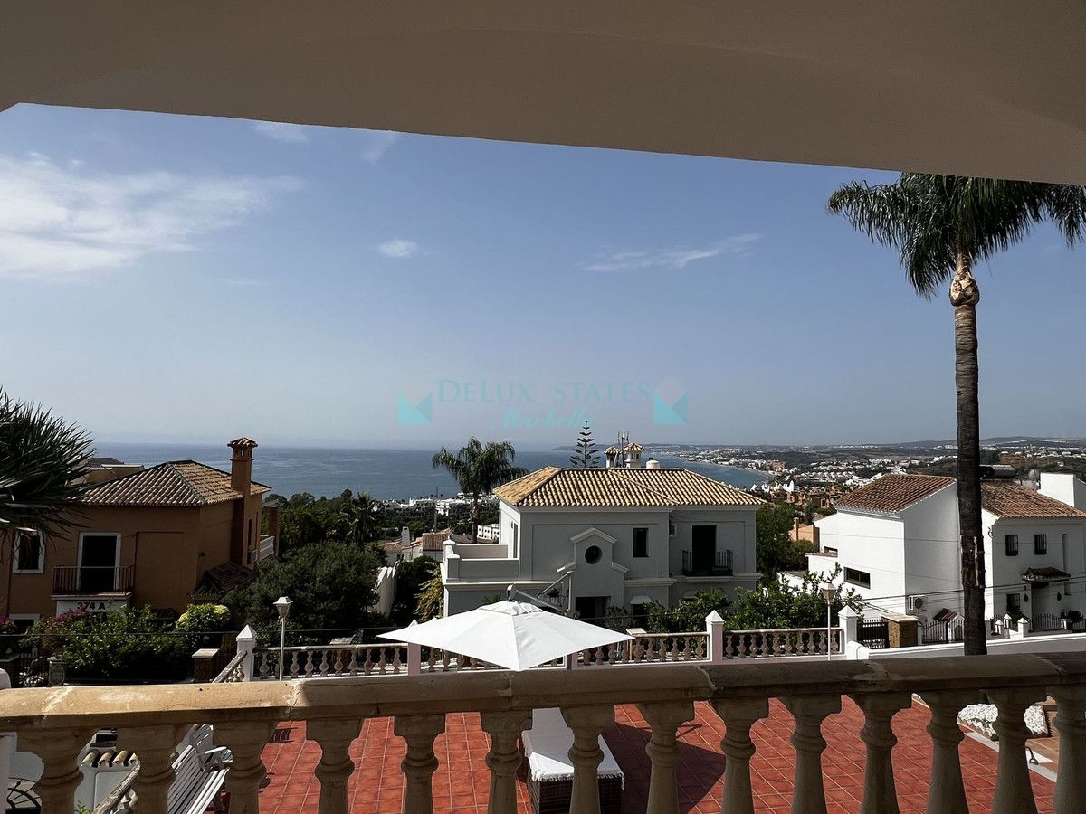 Villa for sale in Estepona