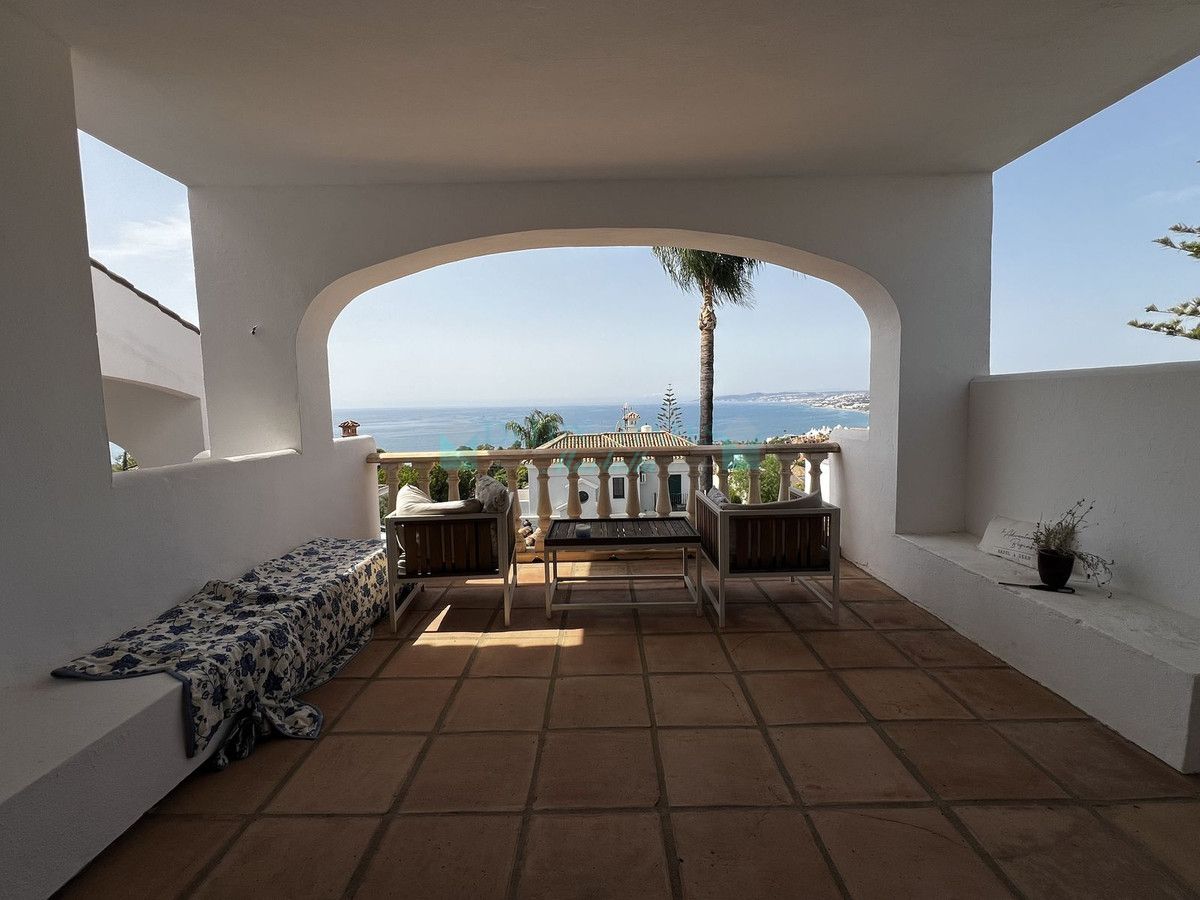 Villa for sale in Estepona