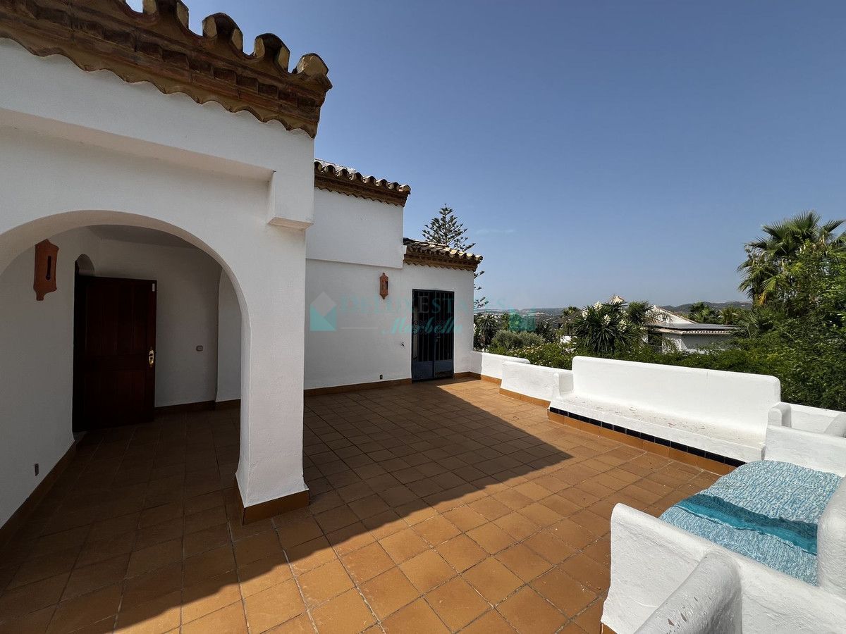 Villa for sale in Estepona