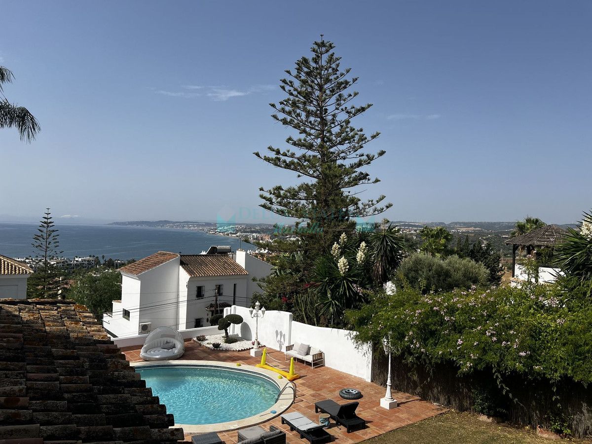 Villa for sale in Estepona