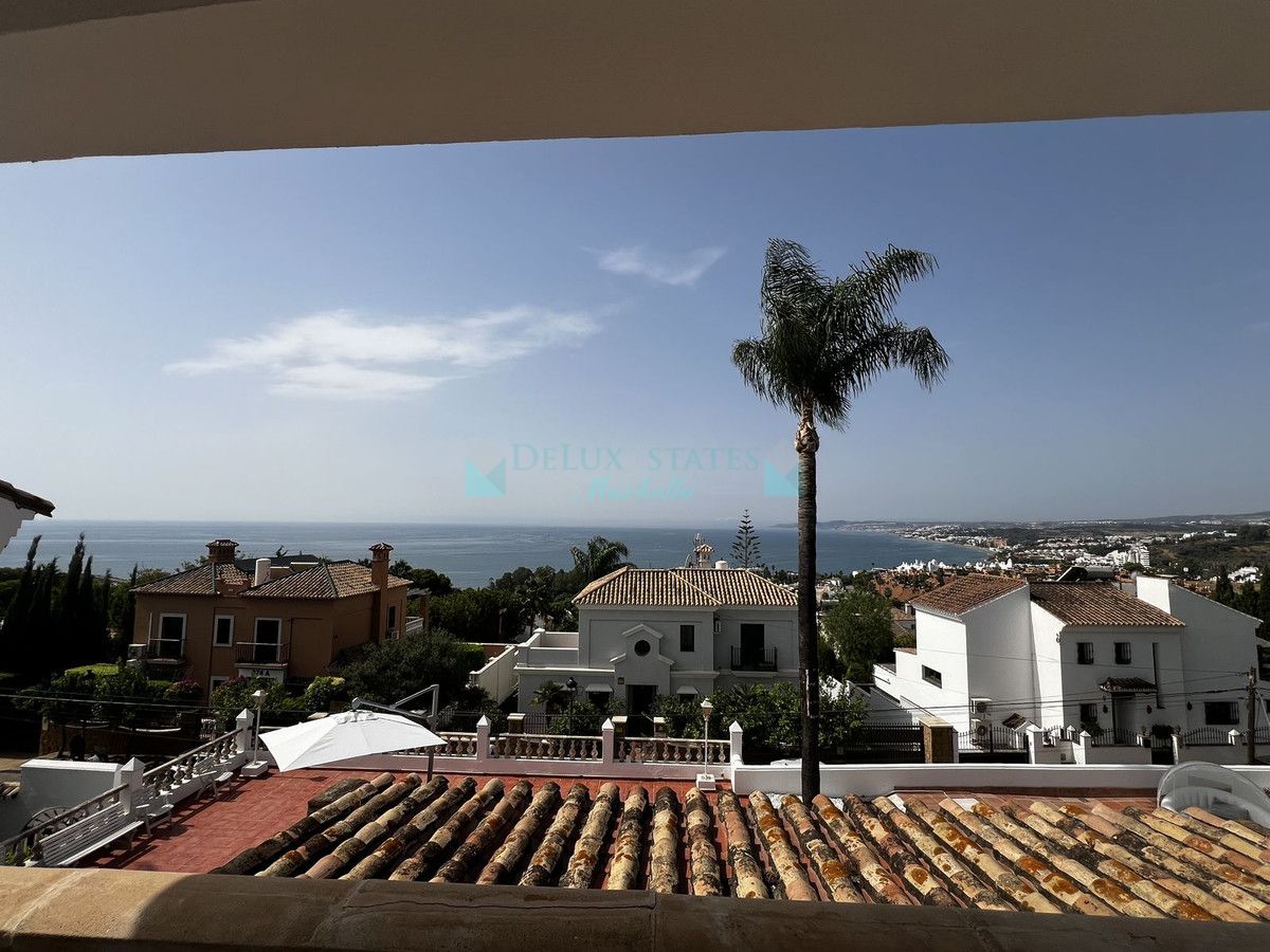 Villa for sale in Estepona