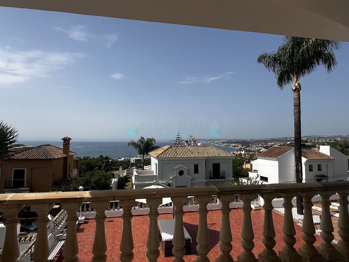 Villa for sale in Estepona