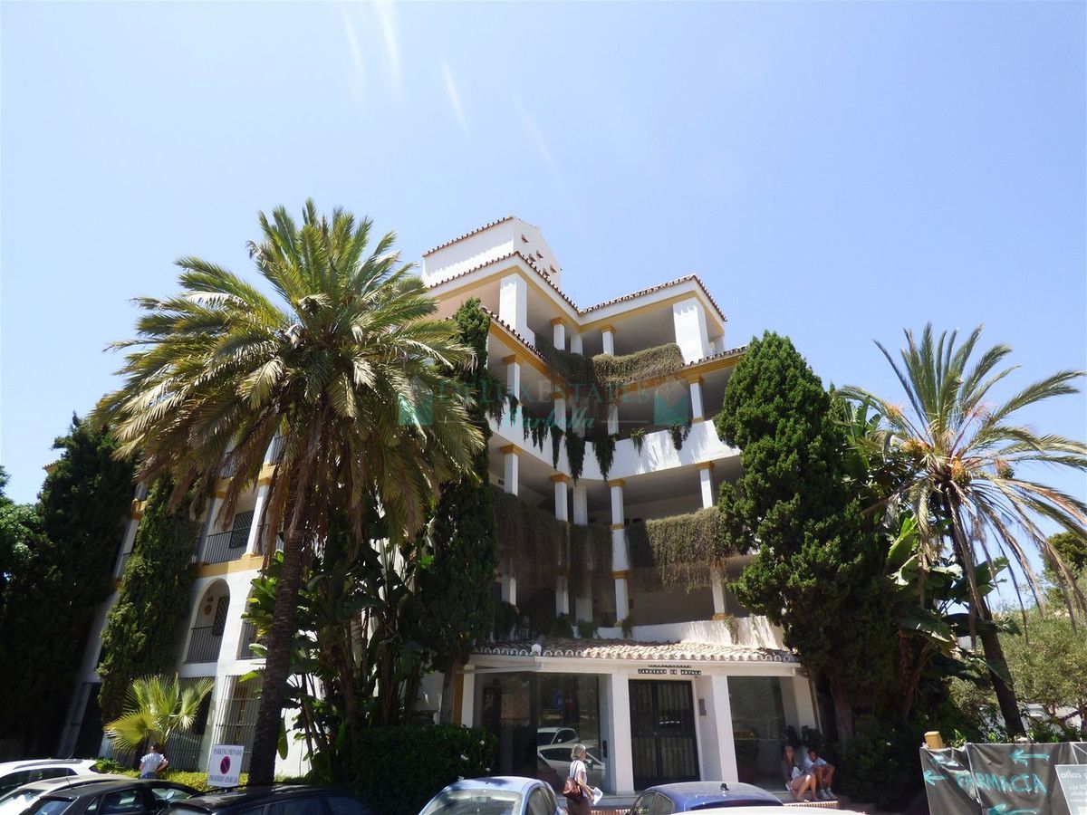 Apartment for sale in Artola, Marbella East