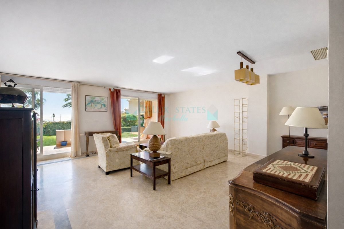 Town House for sale in Estepona