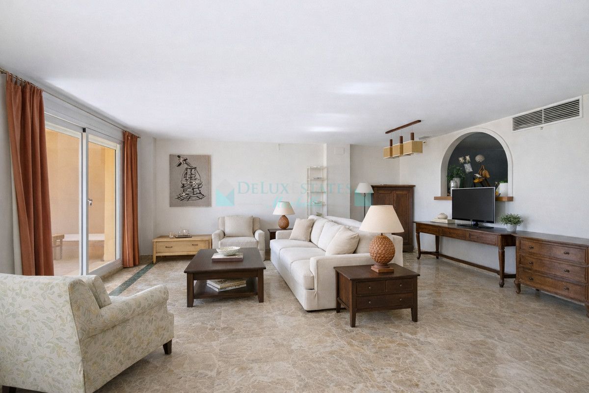 Town House for sale in Estepona