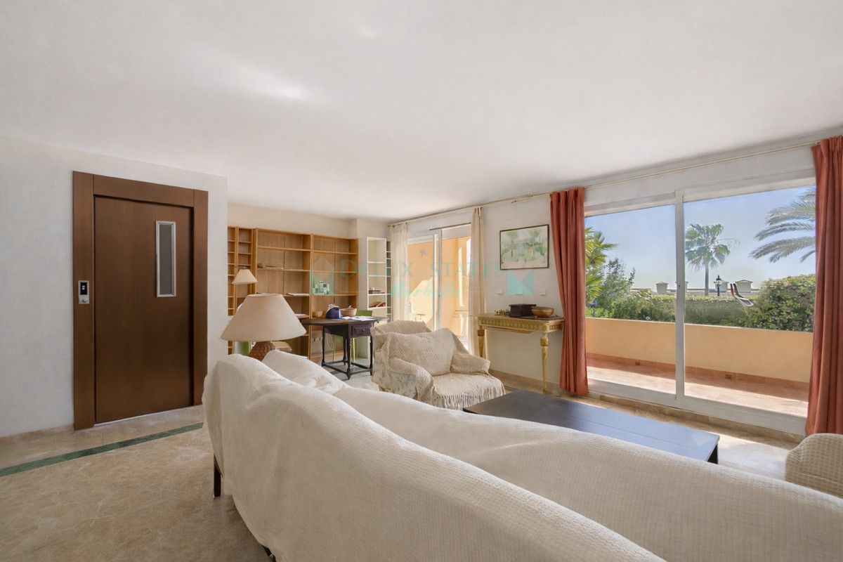 Town House for sale in Estepona