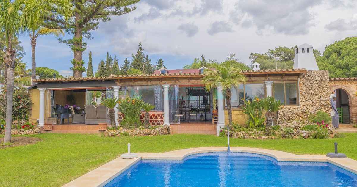 Villa for sale in Las Chapas, Marbella East