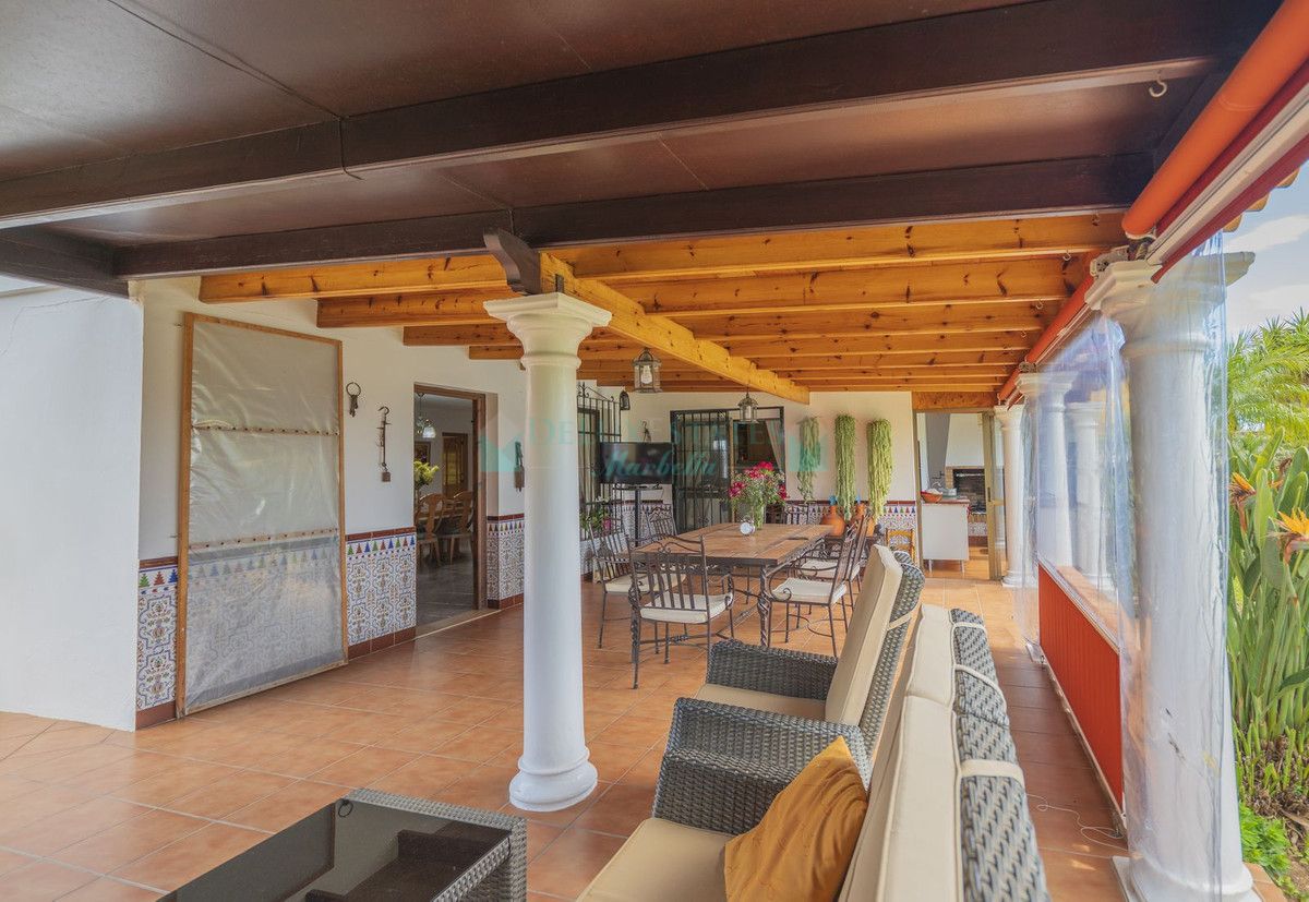 Villa for sale in Las Chapas, Marbella East