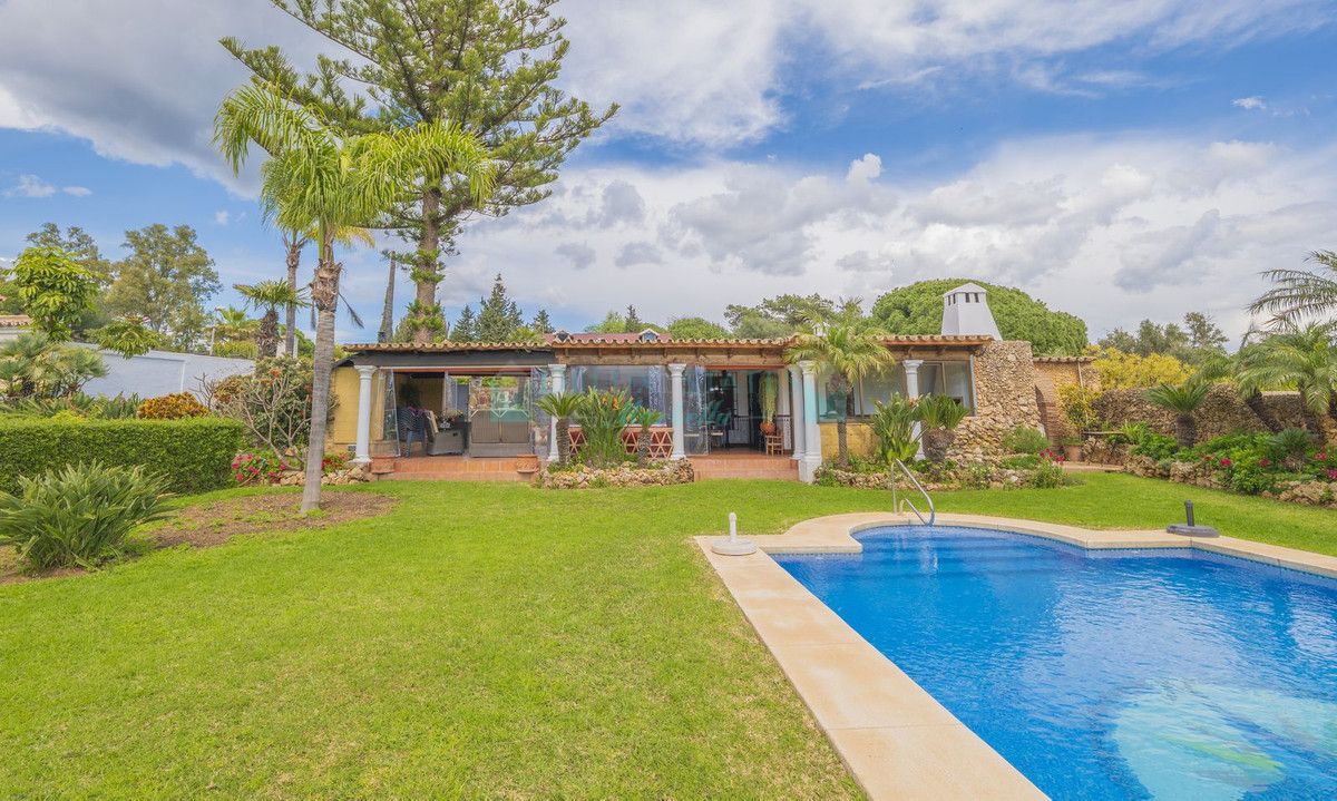 Villa for sale in Las Chapas, Marbella East