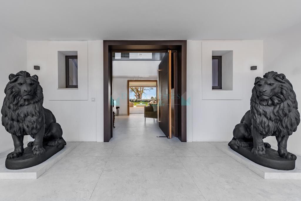 Villa for rent in Estepona