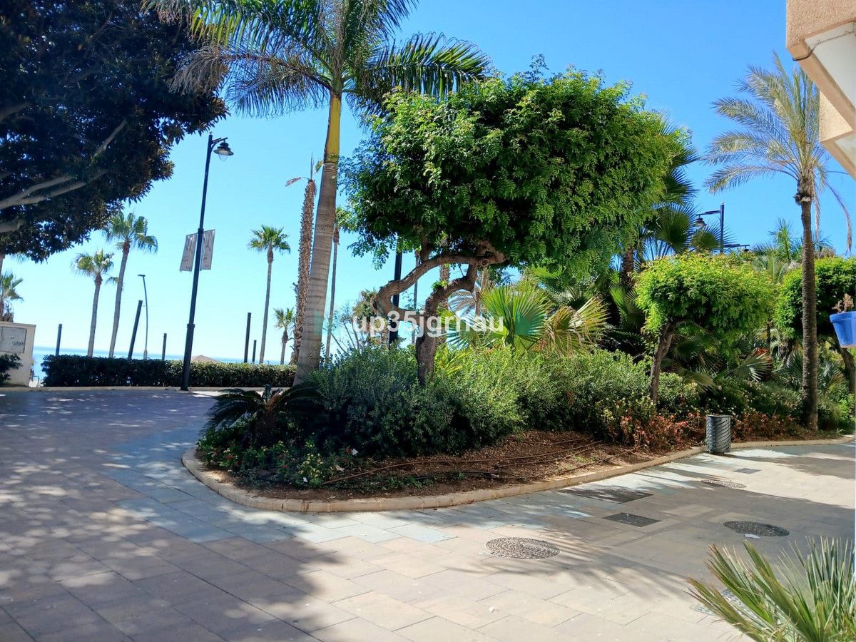 Villa for sale in Estepona