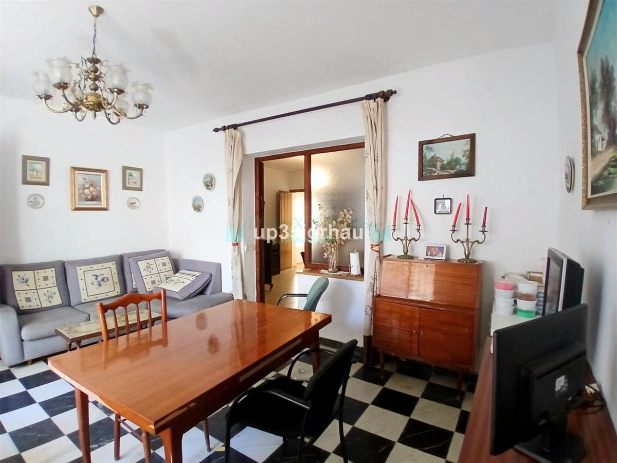 Villa for sale in Estepona