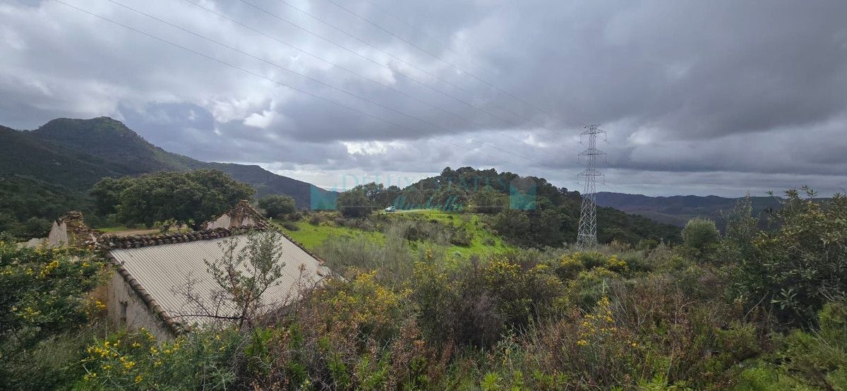 Plot for sale in Benahavis