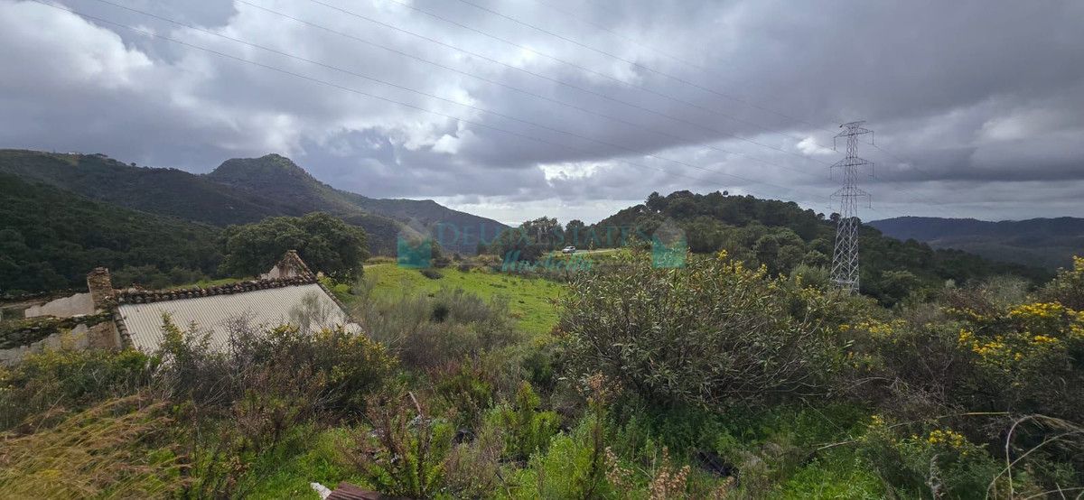 Plot for sale in Benahavis
