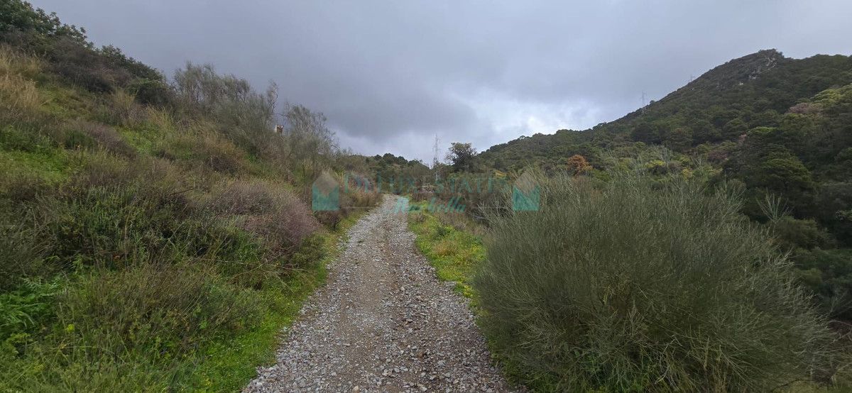 Plot for sale in Benahavis