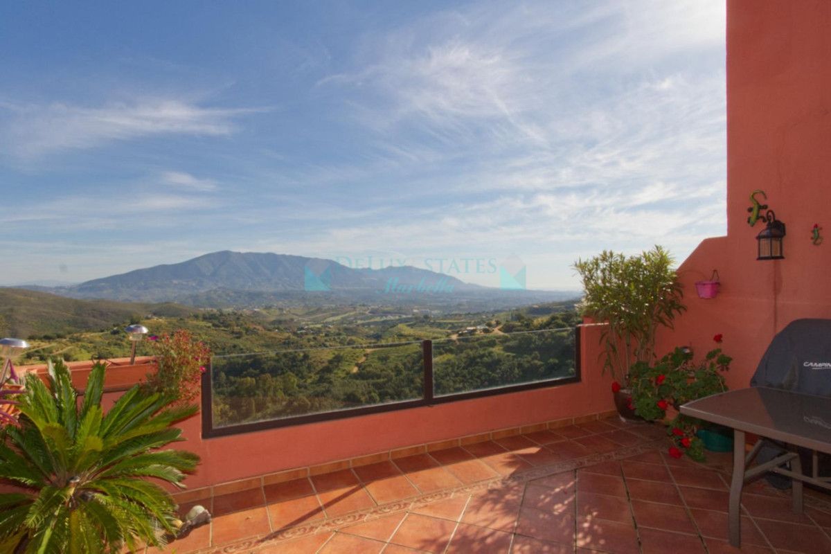 Apartment for sale in La Mairena, Marbella East