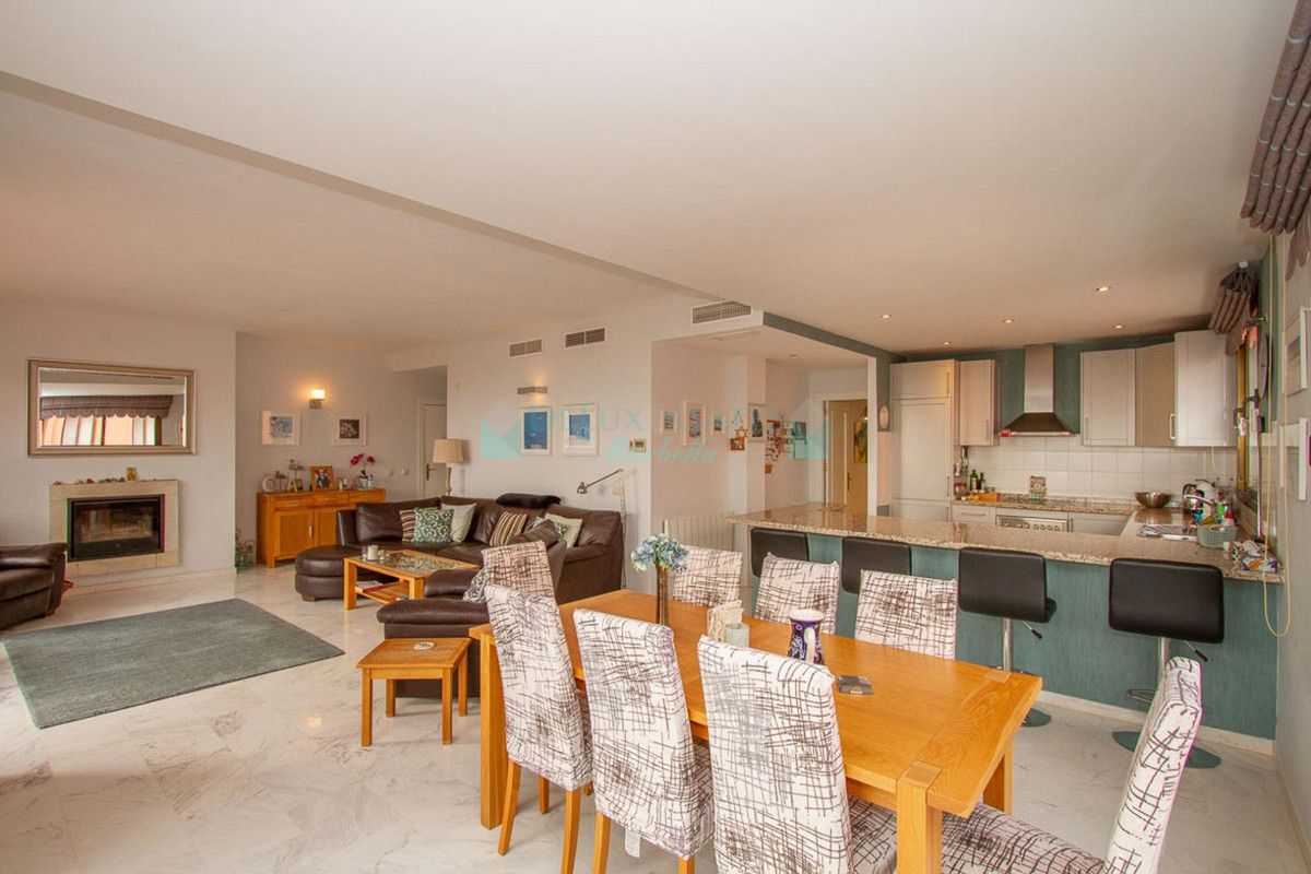 Apartment for sale in La Mairena, Marbella East