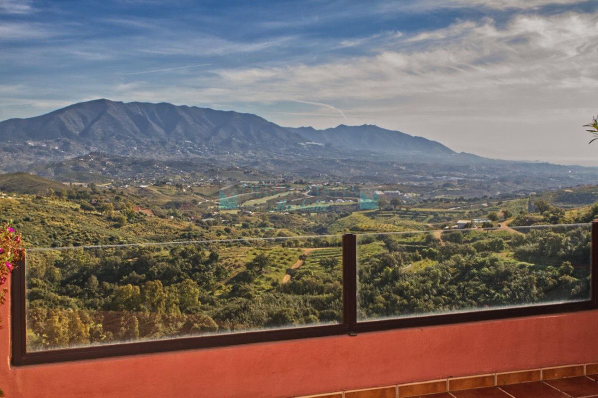 Apartment for sale in La Mairena, Marbella East