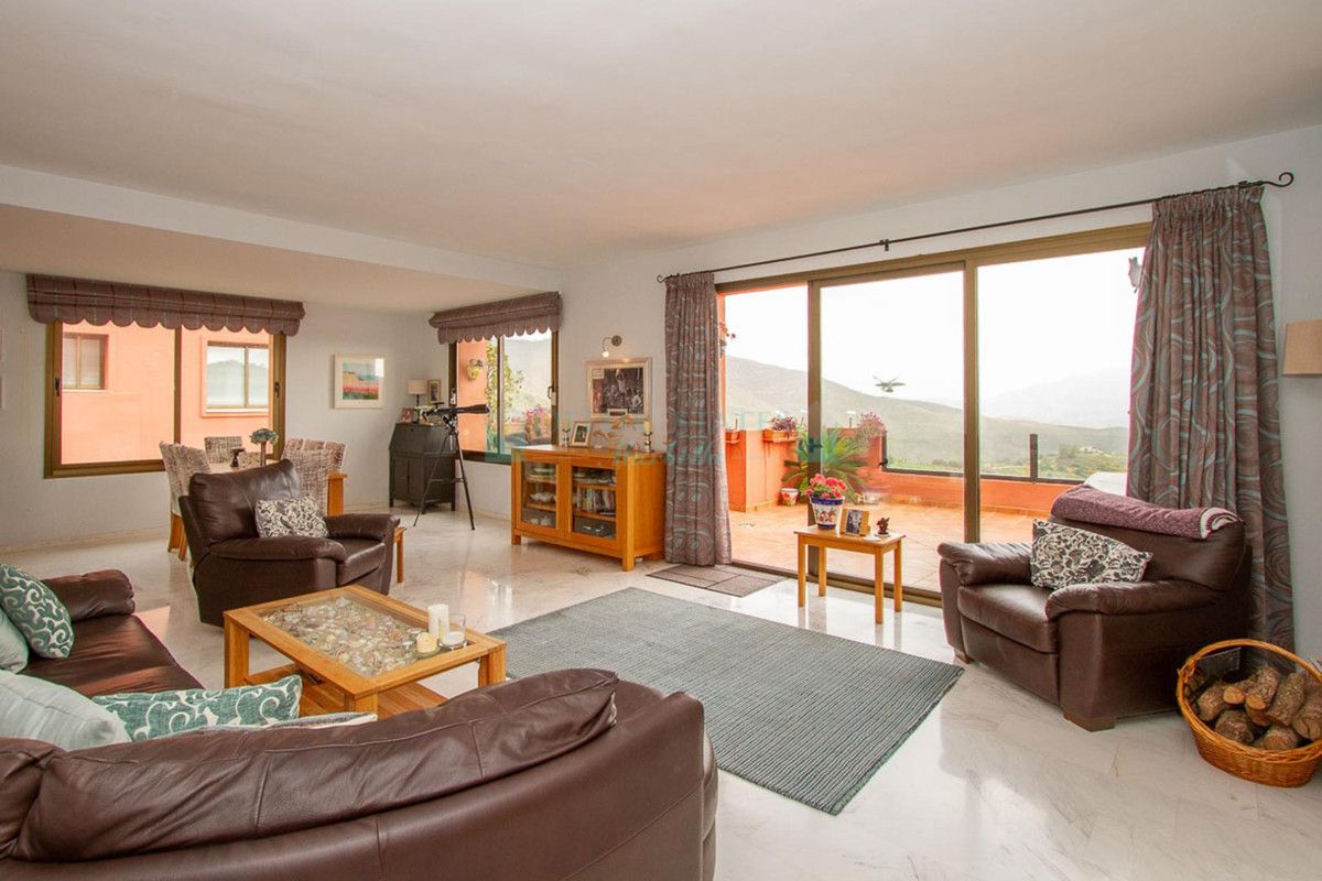 Apartment for sale in La Mairena, Marbella East