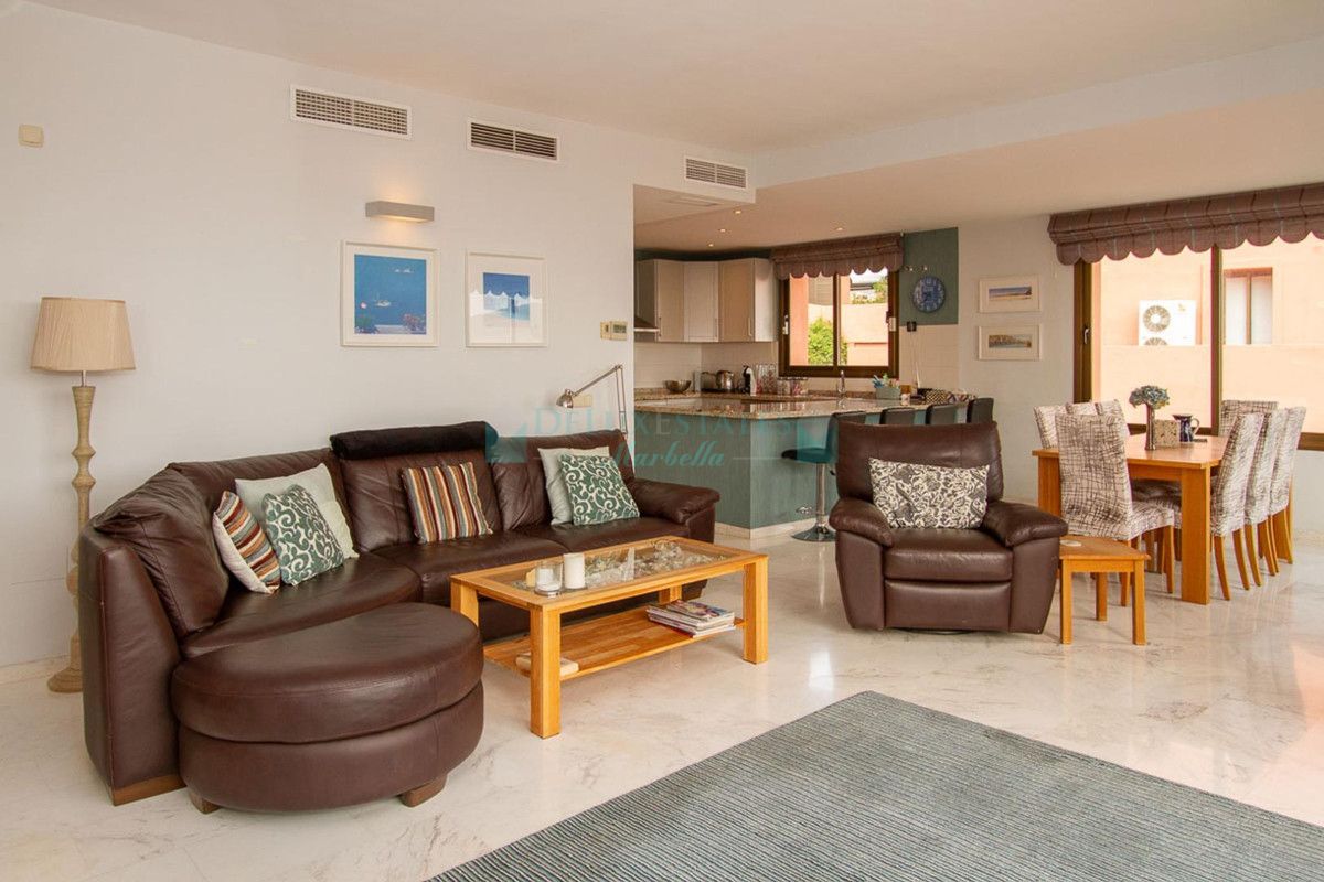 Apartment for sale in La Mairena, Marbella East