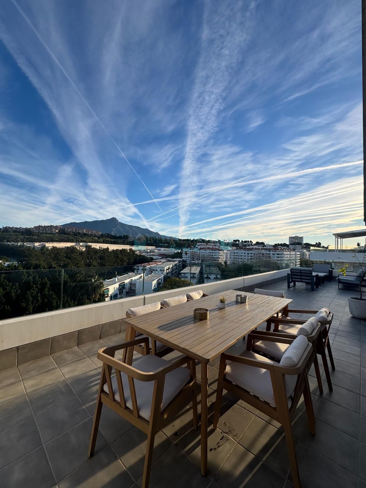 Ático en alquiler en Nueva Andalucia