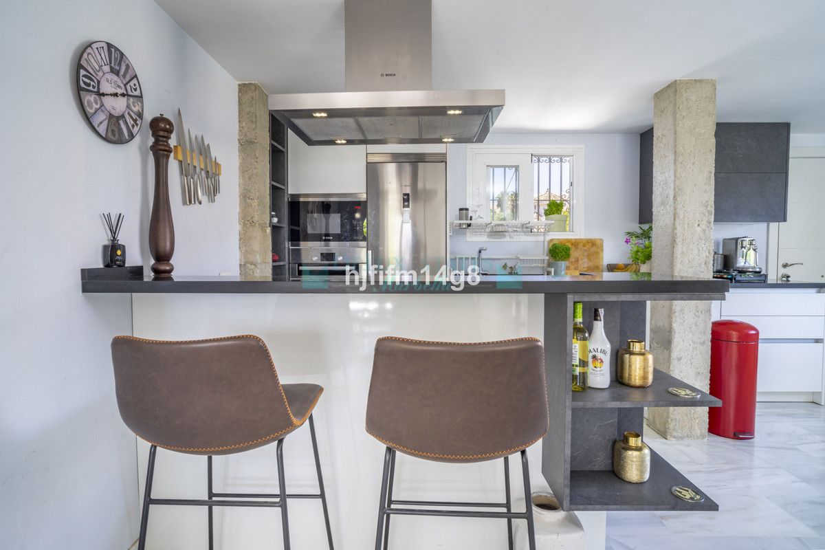 Villa for sale in Nueva Andalucia