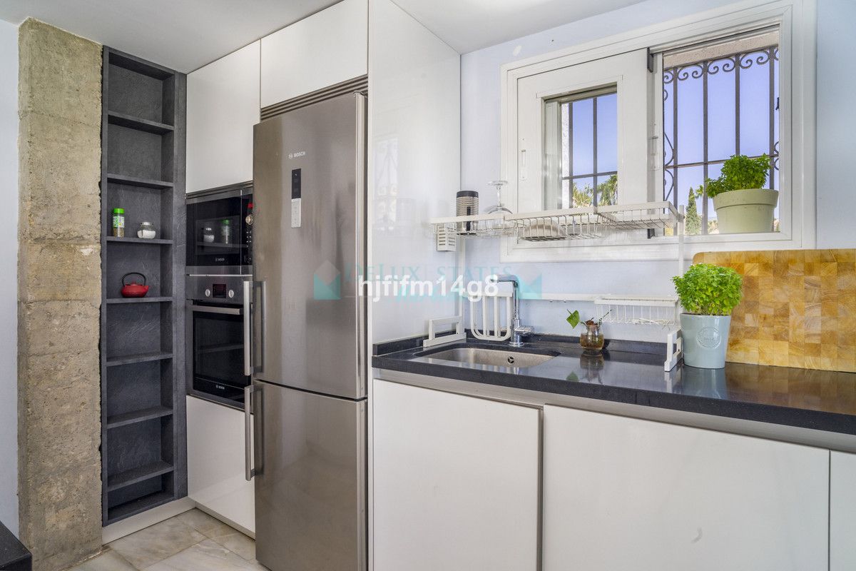 Villa for sale in Nueva Andalucia