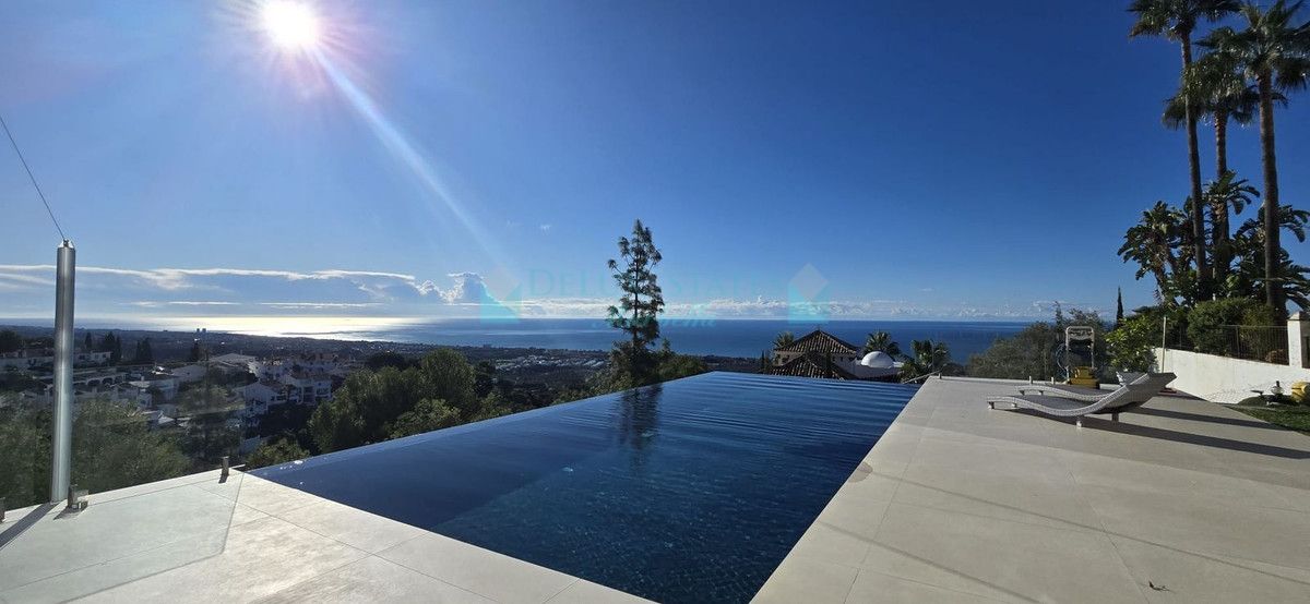 Villa for sale in Los Altos de los Monteros, Marbella East