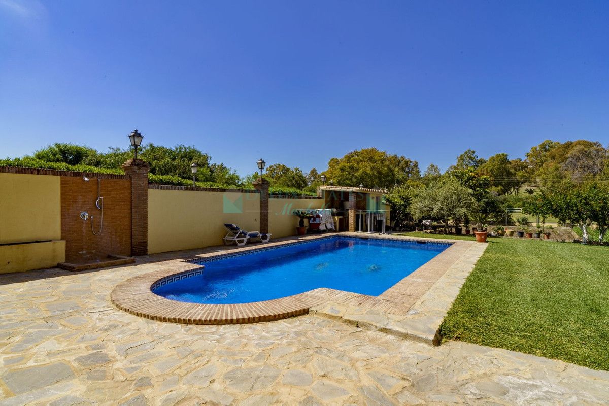 Villa for sale in La Quinta, Benahavis