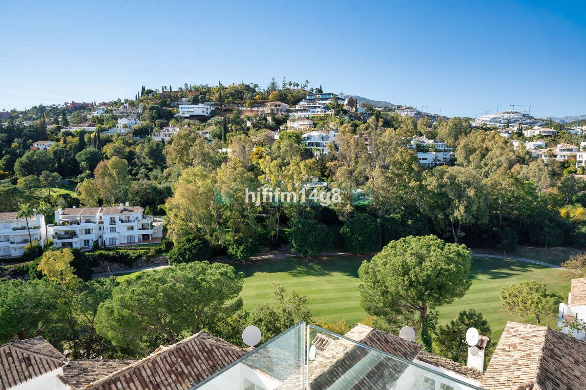 Apartment for sale in Benahavis