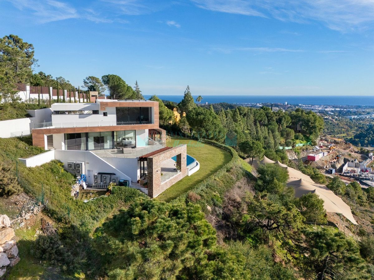 Villa for sale in Benahavis